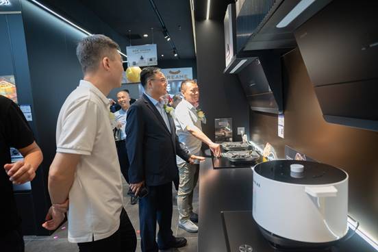 店盛大启幕 高端智能厨房亮相冰城麻将胡了免费试玩哈尔滨追觅厨电首(图2) 店盛大启幕 高端智能厨房亮相冰城麻将胡了免费试玩哈尔滨追觅厨电首(图2)