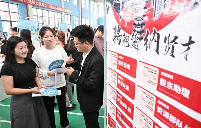 展的确定性应对各种不确定性——中国经济圆桌会聚焦“四稳”麻将胡了免费试玩中国经济圆桌会·新华全媒头条以高质量发(图5)